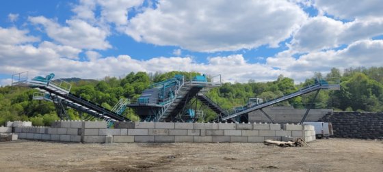 康斯特马赫带式输送机