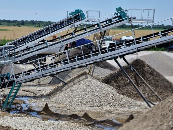 康斯特马赫带式输送机