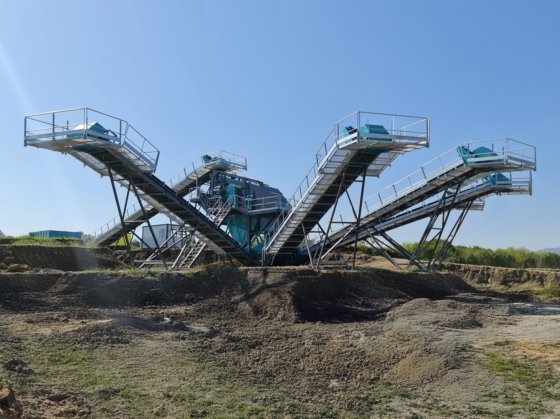 Constmach 固定式筛分和清洗设备