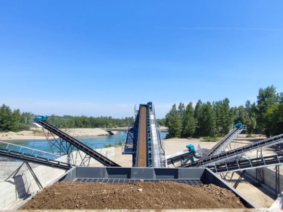 Constmach 固定式筛分和清洗设备