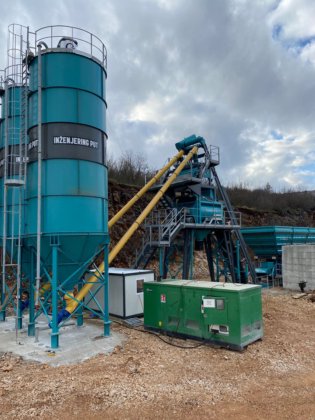 带跳板的 Constmach 120 紧凑型