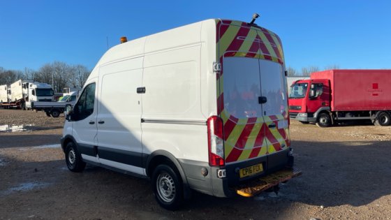 2016年式フォードトランジット