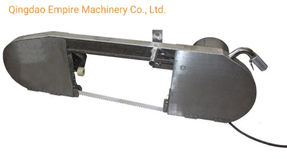 家畜の胴体を分割するための屠殺ライン用の設備