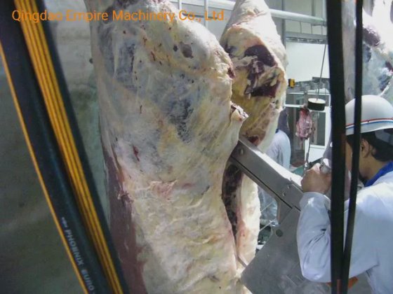 家畜の胴体を分割するための屠殺ライン用の設備