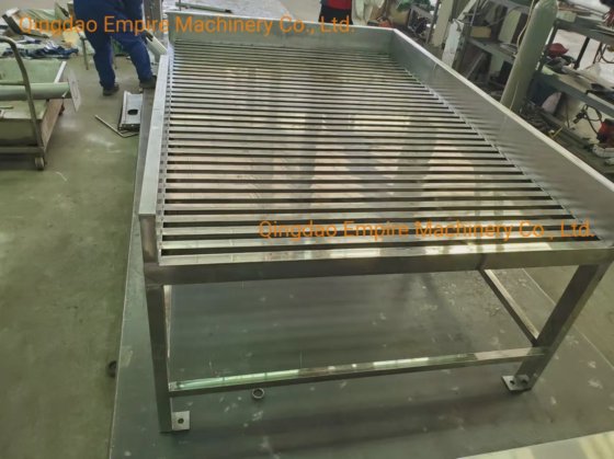 屠殺場用の羊を集めて殺すローラー台の機器