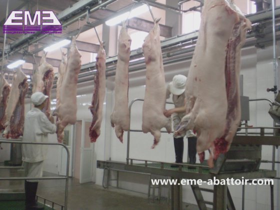 肉処理工具、胴体スキャッド翻転装置、豚の屠殺機械