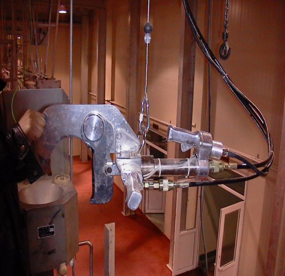 素晴らしいショッピング用の牛角と蹄の油圧シアー、屠殺場の牛屠殺用肉屋機械