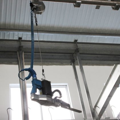 用于奶牛屠宰场设备的电动往复式胴体切割锯