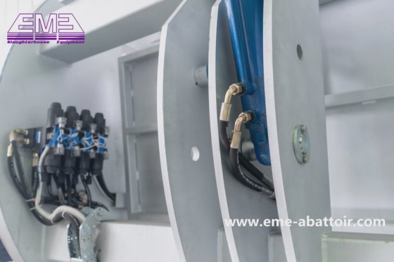 用于屠宰场的电动活牛清真屠宰箱屠宰机