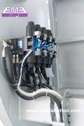 用于屠宰场的电动活牛清真屠宰箱屠宰机