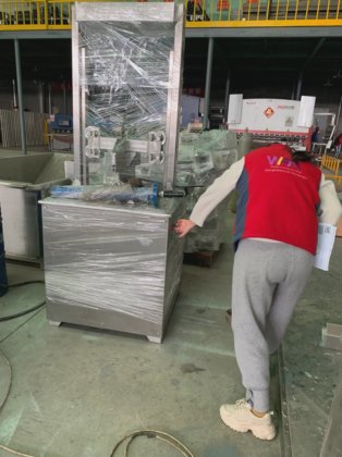 牛頭用開放式油圧鋸屠殺場設備