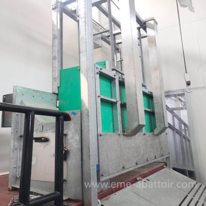 用于小型屠宰场设备的活牛固定箱式屠宰锯