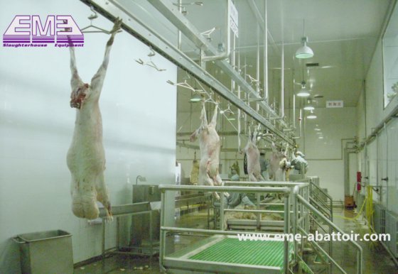 耐久性のある家畜死体皮剥ぎプラットフォーム 羊屠殺場設備 屠殺機械