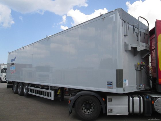 knapensacark with wheels
