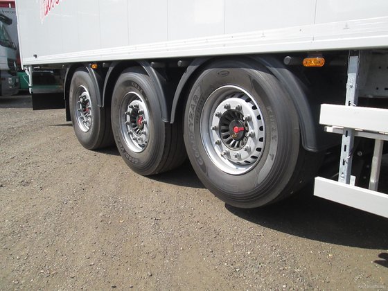 knapensacark with wheels