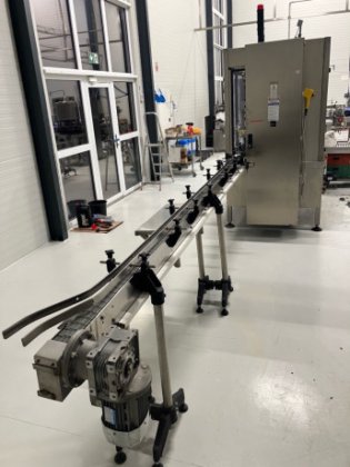 Filling line with capping machine