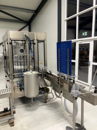 Filling line with capping machine