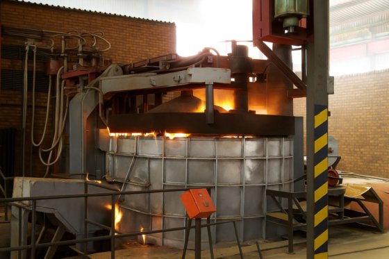 完整的12吨特种钢熔炼车间