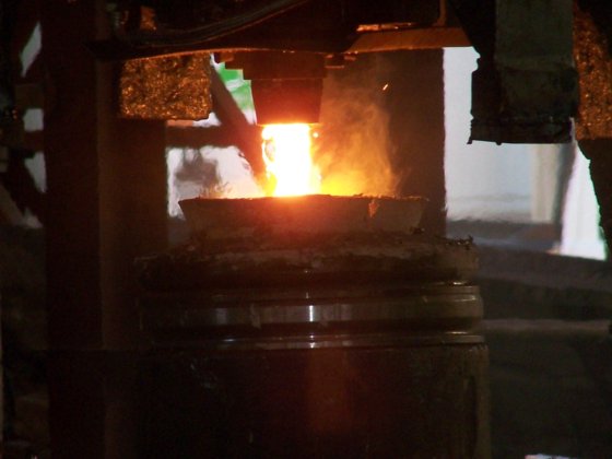 完整的12吨特种钢熔炼车间