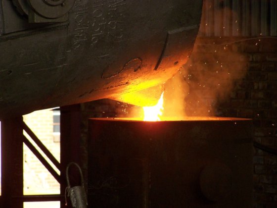 完整的12吨特种钢熔炼车间