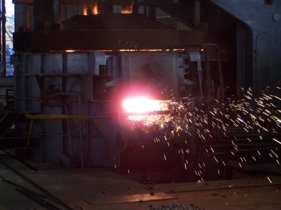 完整的12吨特种钢熔炼车间