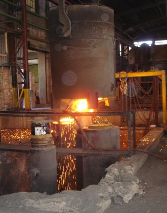 完整的12吨特种钢熔炼车间