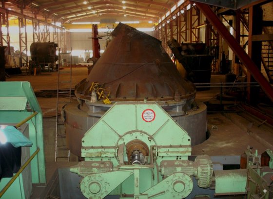 完整的12吨特种钢熔炼车间