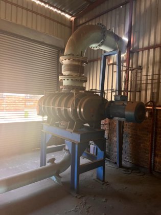 完整的12吨特种钢熔炼车间