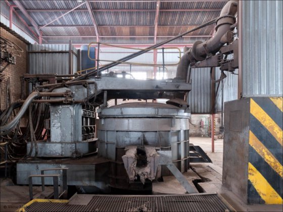 完整的12吨特种钢熔炼车间
