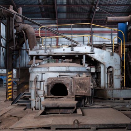 完整的12吨特种钢熔炼车间