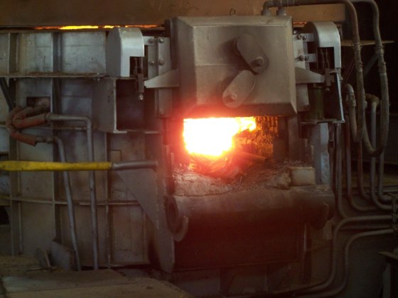 完整的12吨特种钢熔炼车间