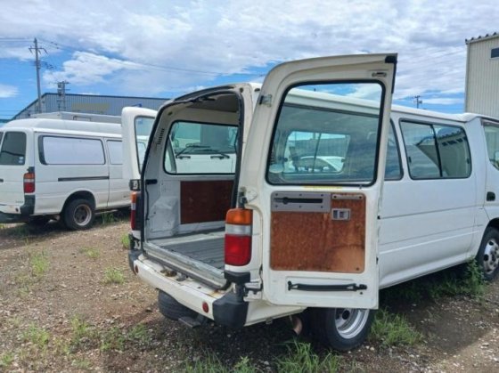 トヨタ BDG-XZU508V
