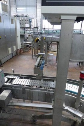 充填された木箱の検査