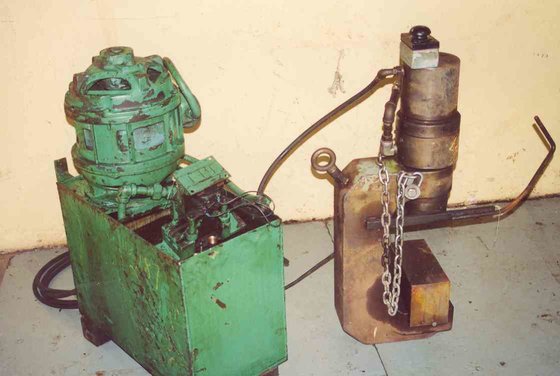 C-FRAME HYDRAULIC PUNCH in Holland,