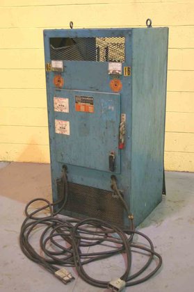 GOULD 12-36 V BATTERY CHARGER