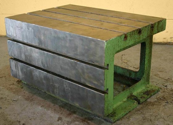 Willis 29 X 21.5 X