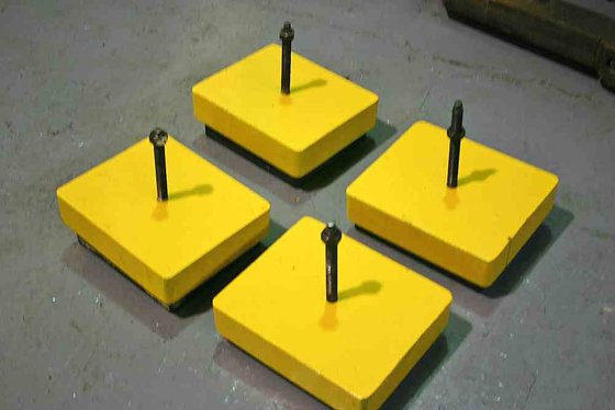 SET OF FOUR LEVELING PADS
