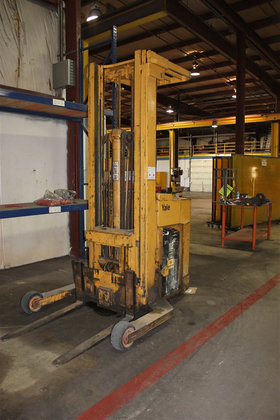 Yale 04000 4000 LB MODEL