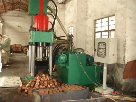 油圧アルミチップ練炭機