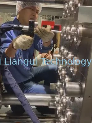 複数のキャビティ プラスチック注入型のクリーニングのためのドライ アイスの発破機械