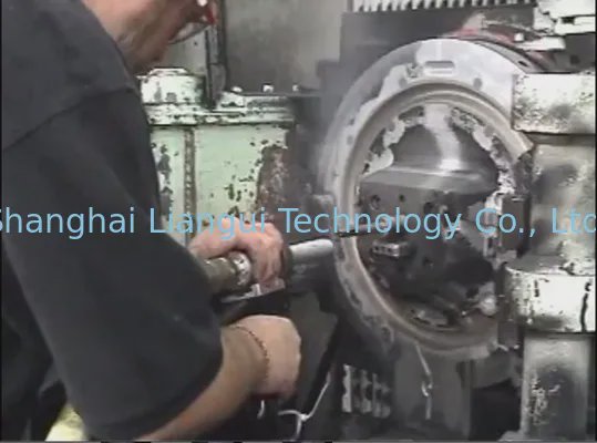 非破壊的な粒子が付いている0.5kg/Minコイルのジェット機のドライ アイスのクリーニング機械精密で、非破壊的な粒子のジェット機のドライ アイスのクリーニング機械