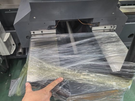 エス・トップCNC二重ミリングマシン Th-1600nca CNCツインヘッドミリングマシン 自動車照明金型加工 金型ベース加工