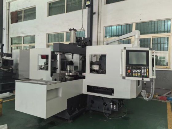 用于制表业的低振动双头数控铣床 与 Amada 铣床精度相同
