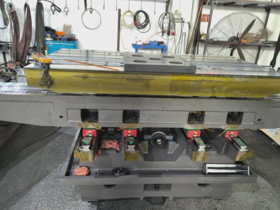 信頼できるCNC垂直加工センター、エストップ製造業者、低価格の加工センター