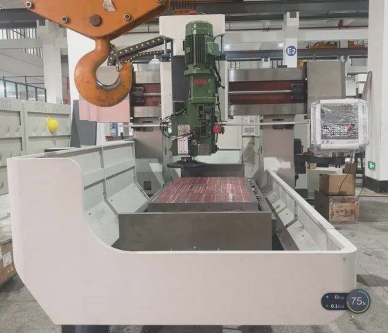 Es 顶级高精度模座铣削解决方案 CNC 立式铣床