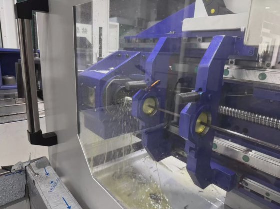 ボテックCNC深穴加工機シリンダーブロックオイル通路加工