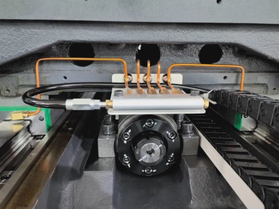 マキノカメラ金型加工機 CNC高精度加工センター