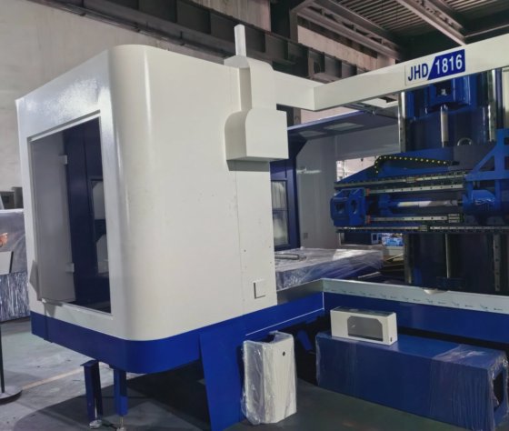 エストップ機械 3 軸精密CNC垂直深穴ガンドリル機械 金型製作用