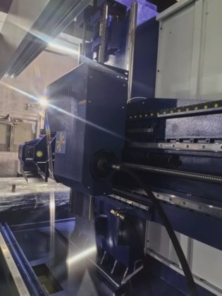 エストップ機械 3 軸精密CNC垂直深穴ガンドリル機械 金型製作用