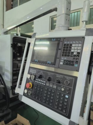 高效双头数控铣床，具备预测性维护功能，可靠性与五星级铣床相同。